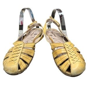 Baretraps Shoes Ready Sandals size 8 M Strap on Back Leather Yellow Boho Spring